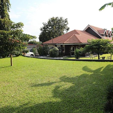 Stallion Place - Bed And Breakfast Kampala Exteriör bild