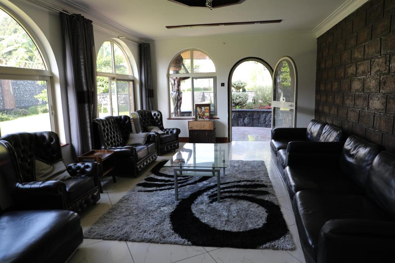 Stallion Place - Bed And Breakfast Kampala Exteriör bild