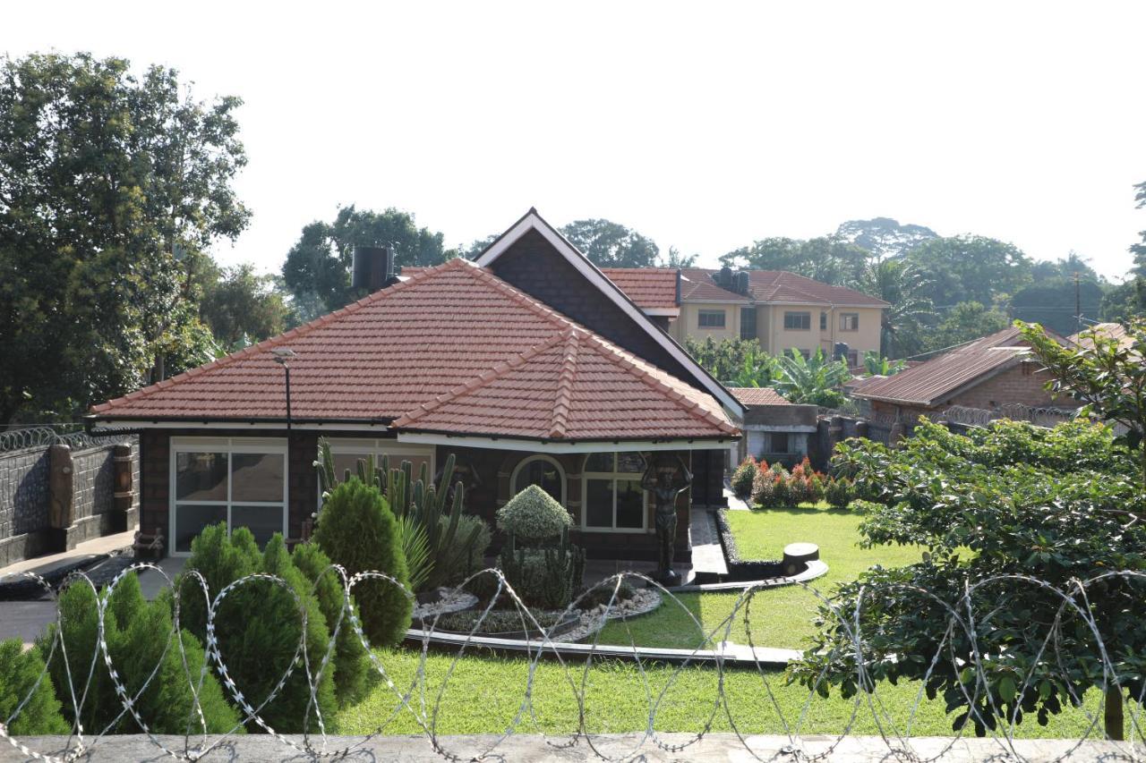 Stallion Place - Bed And Breakfast Kampala Exteriör bild